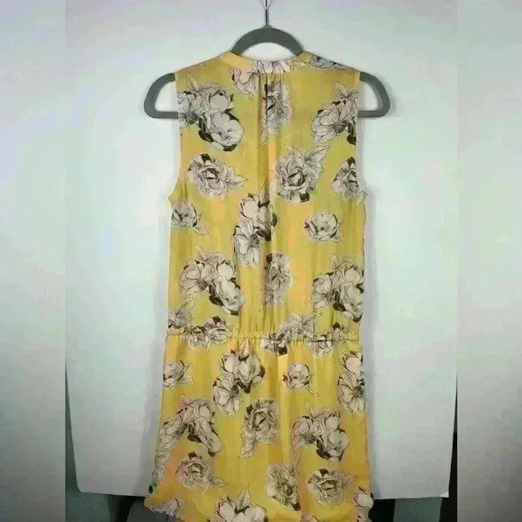 Dalia Yellow Floral Sleeveless Shorts Romper Button neck Womens 6 - Picture 4 of 6